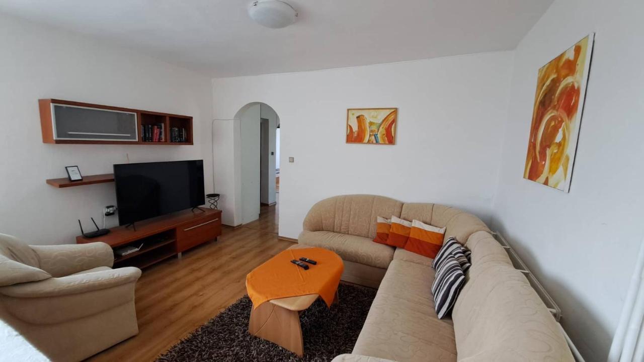 Naty Apartman Haniska Buitenkant foto