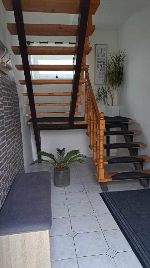Naty Apartman Haniska Buitenkant foto